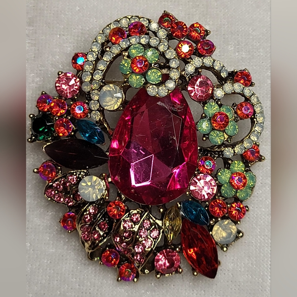 Vintage-Inspired Rhinestone Brooch: Pink Teardrop, Antique Gold Tone / NEW